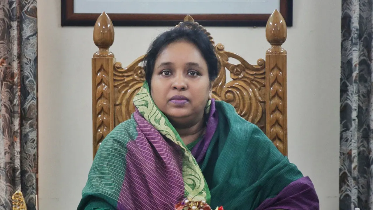 রাতভর নাটকীয়তা শেষে গ্রেপ্তার আইভী!