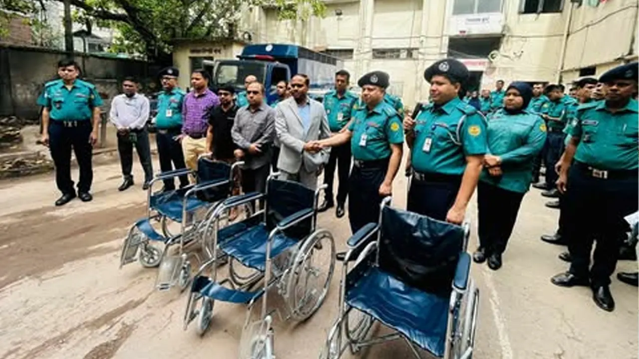অসুস্থ আসামিদের জন্য আদালতে হুইলচেয়ার ব্যবস্থা নিশ্চিত