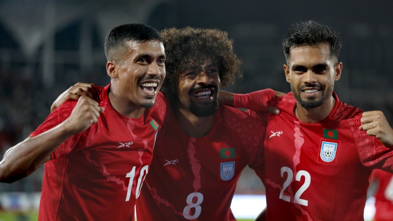 ঢাকার স্টেডিয়ামে উৎসবমুখর সন্ধ্যায় ভুটানকে ২-০ গোলে হারাল বাংলাদেশ