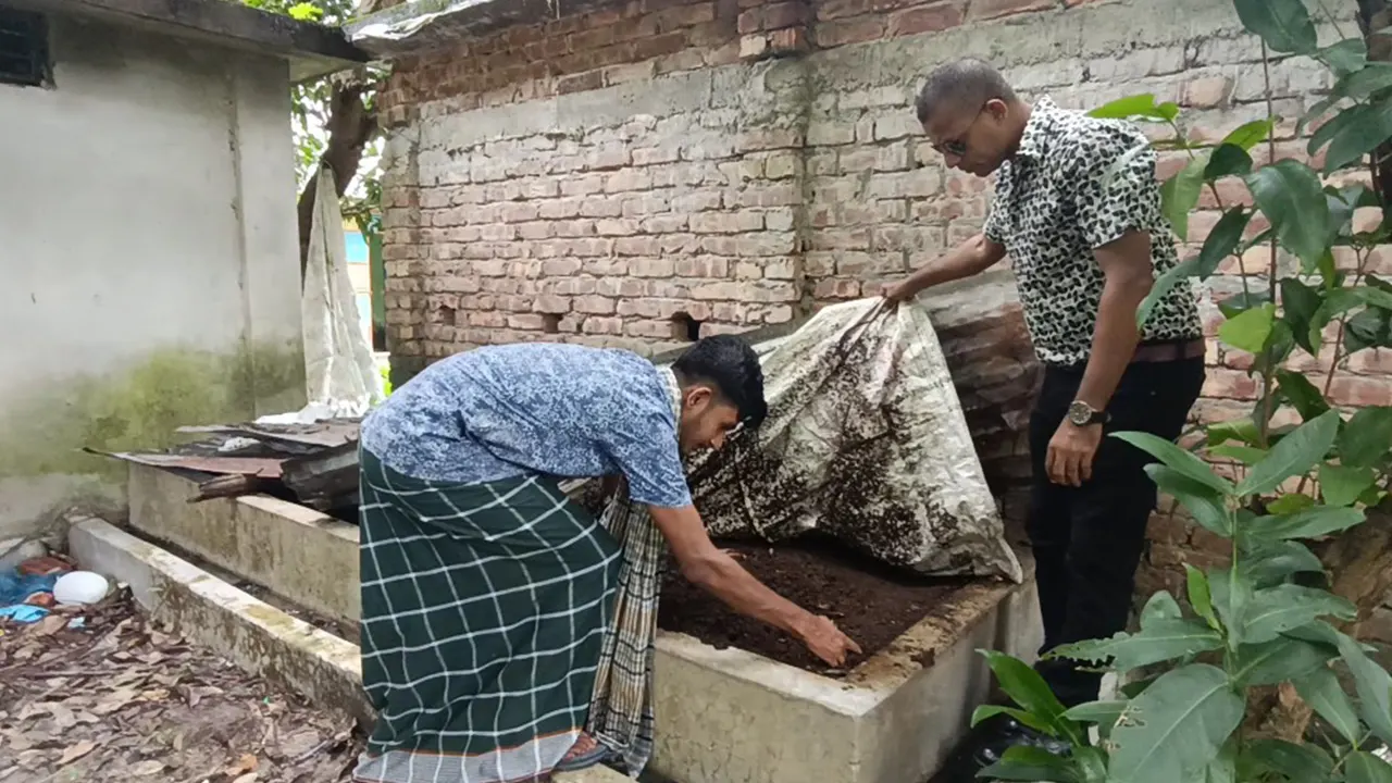 ভাগ্য বদলে দিল কেঁচো, চিন্ময়ের সফল উদ্যোক্তা হওয়ার গল্প