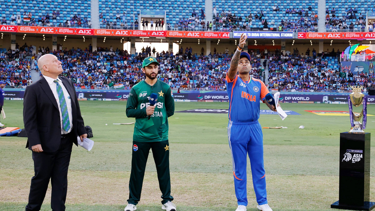 টস জিতে পাকিস্তানকে ব্যাটিংয়ে পাঠালো ভারত