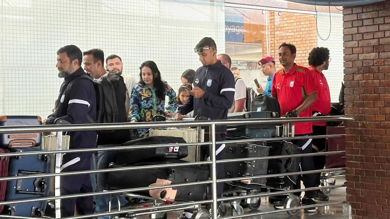 অবশেষে নেপালের এয়ারপোর্টে জামালরা, ফিরছেন দেশে