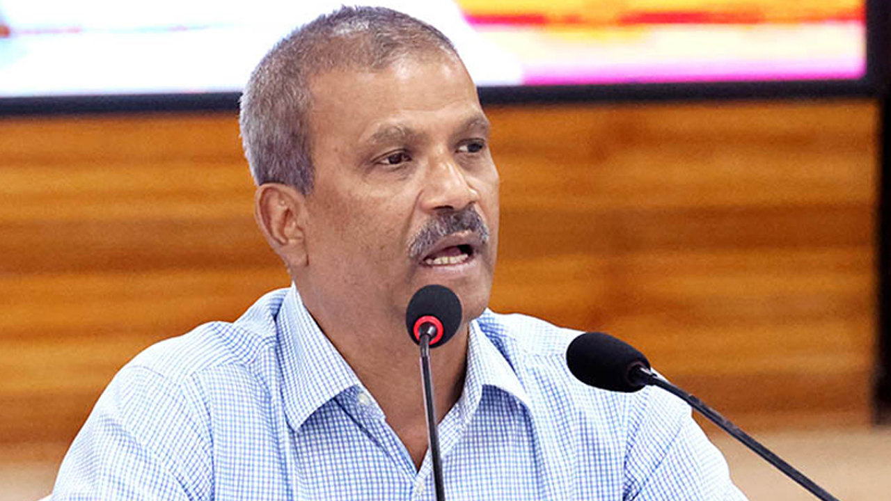 সরকার কী করবে, আমরা সত্যিই বুঝতে পারছি না : আইন উপদেষ্টা