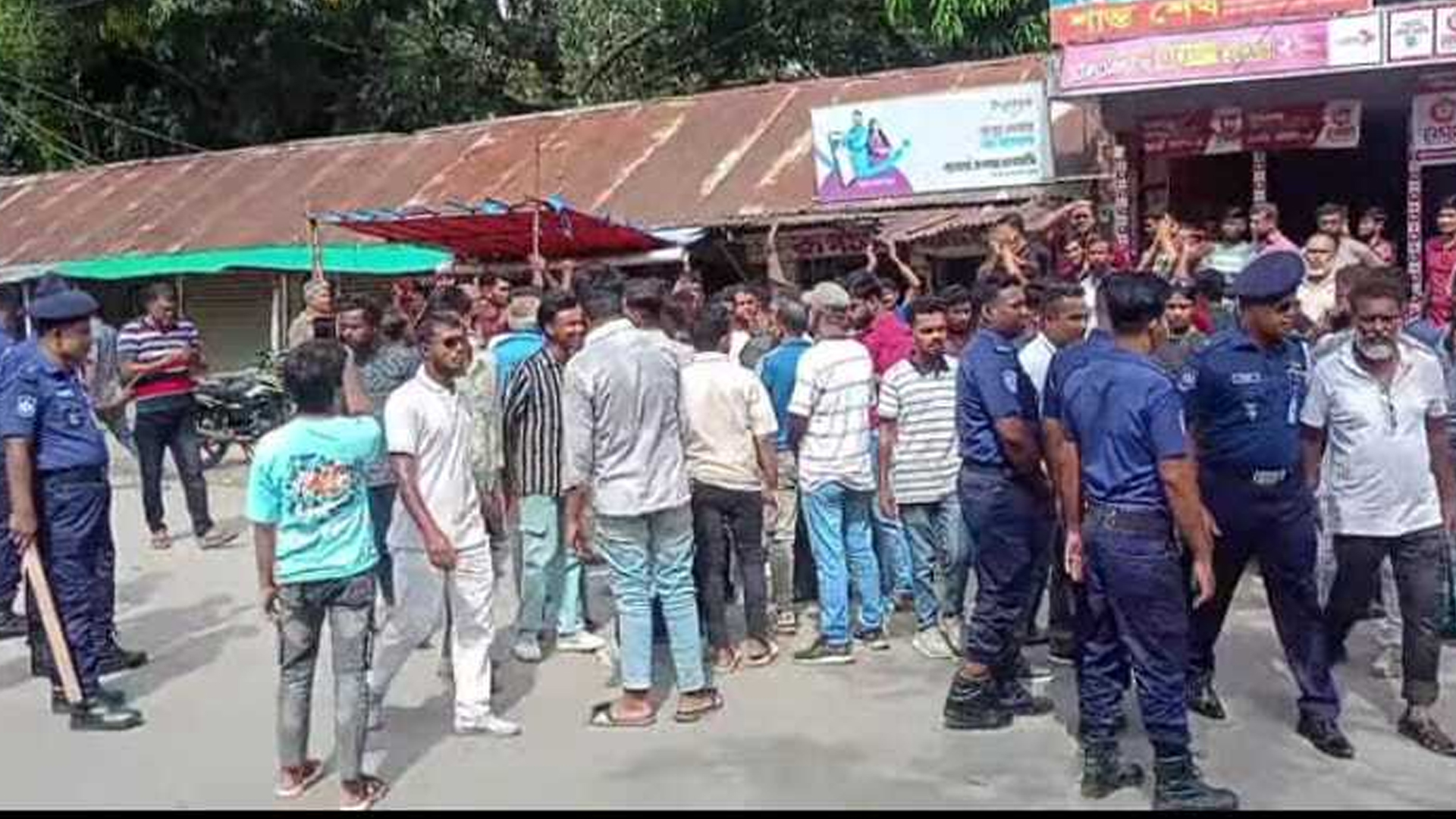 খুলনায় বিএনপির মনোনয়ন প্রত্যাশী দুই নেতার সমর্থকদের সংঘর্ষ