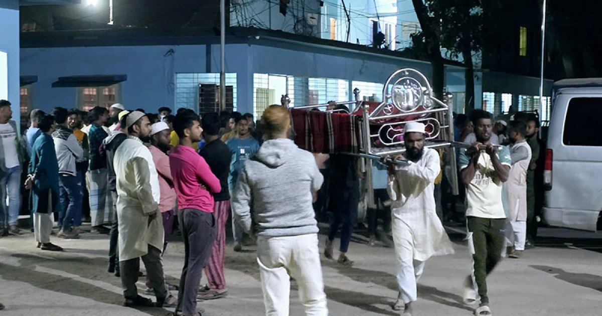 গুলিতে নিহত সাদ্দামের লাশ নিয়ে থানায় এলাকাবাসী