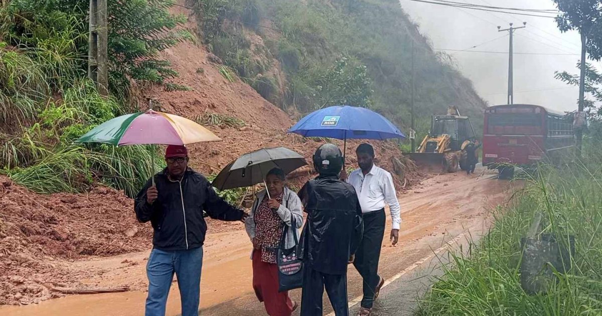 শ্রীলঙ্কায় ভূমিধস-বন্যায় মৃত ৫৬, সরকারি অফিস ও স্কুল বন্ধ