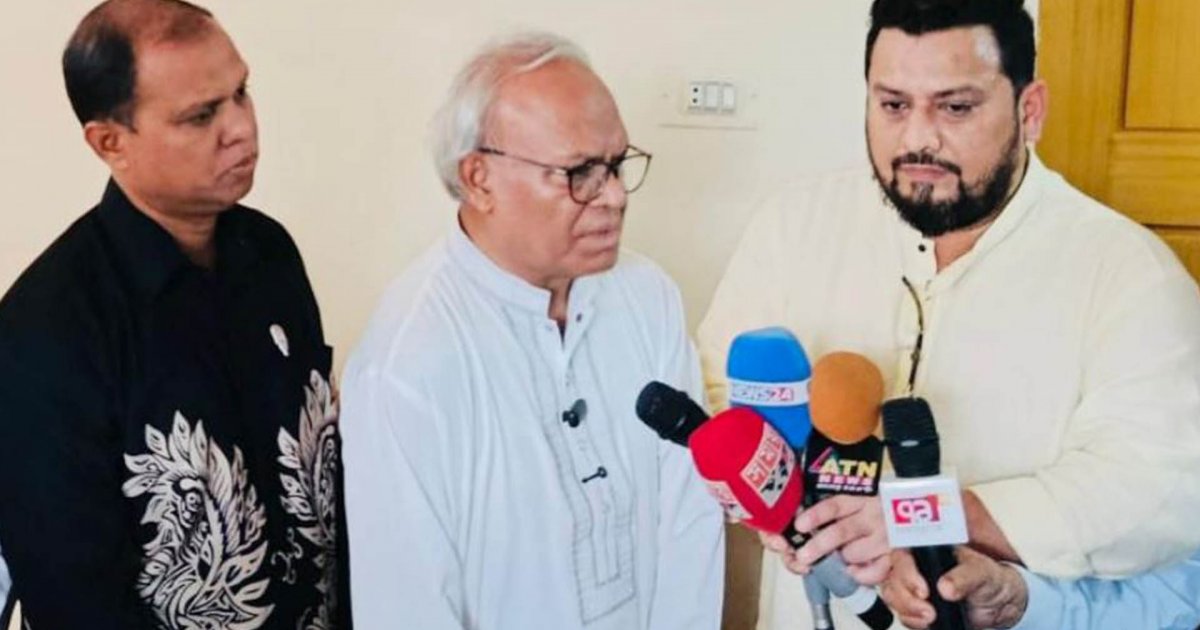 খালেদা জিয়াকে দেখতে হাসপাতালে ভিড় না করে দোয়ার আহ্বান রিজভীর