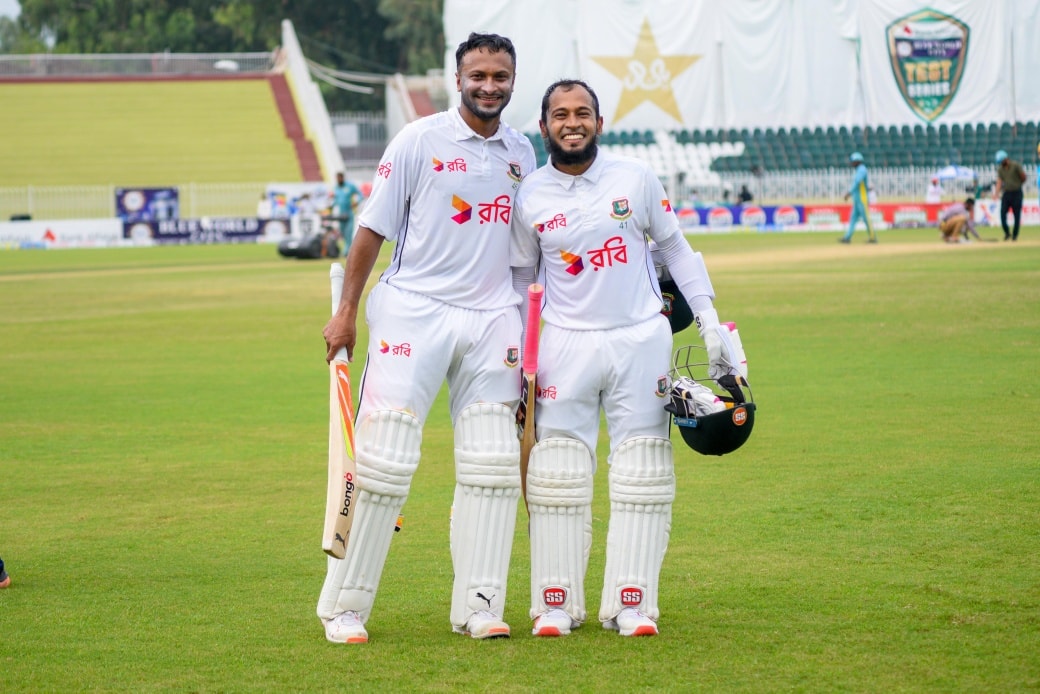 মুশফিকের শততম টেস্ট নিয়ে সাকিব বললেন, ‘ম্যাচটি যদি আপনার সঙ্গে খেলতে পারতাম’