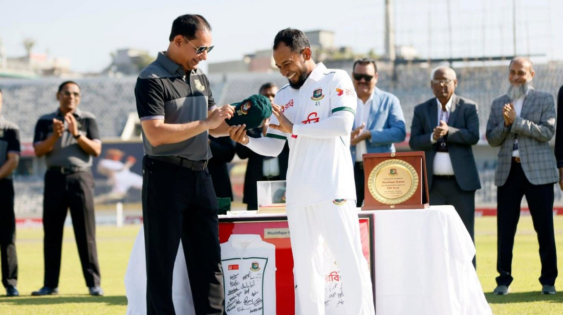 শততম টেস্টে মিরপুরে মুশফিককে বিশেষ সম্মাননা