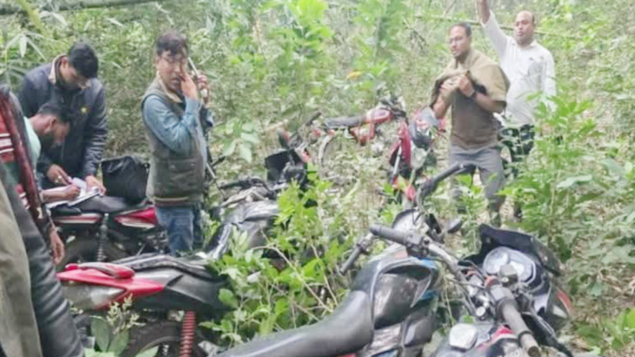 লুট হওয়া জামায়াতের ৯ মোটরসাইকেল বিএনপি নেতার বাড়ি থেকে উদ্ধার