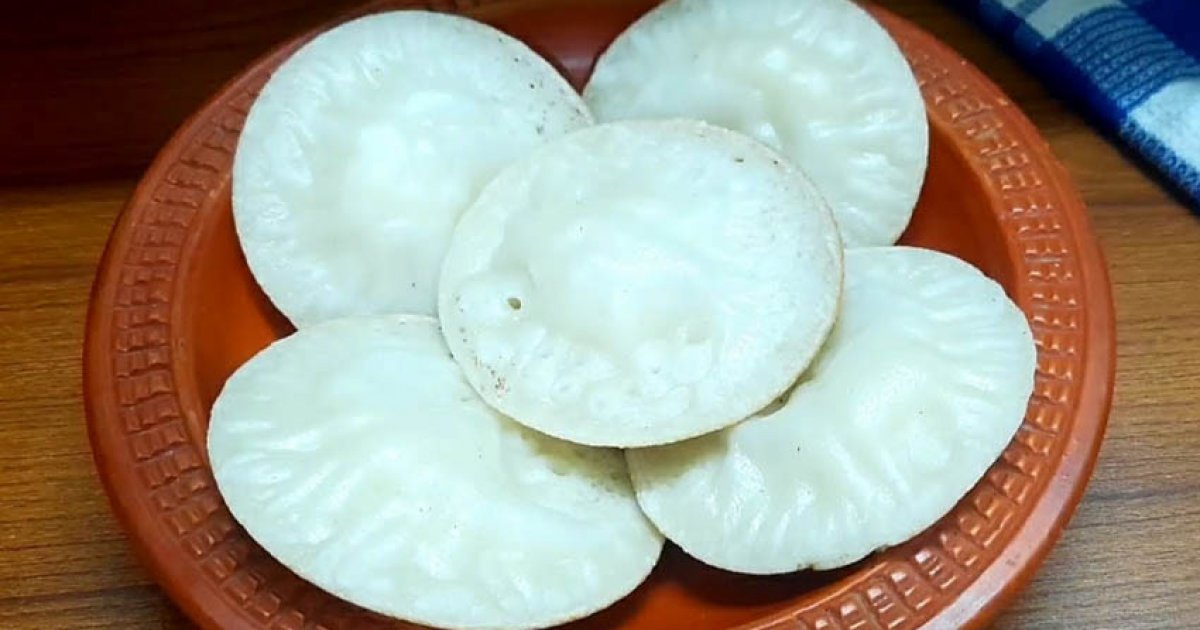 চিতই পিঠা: বানাতে পারেন খুব সহজেই