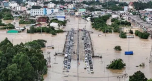 ভুলেও যে ১০ ভুল করবেন না বন্যার পানিতে