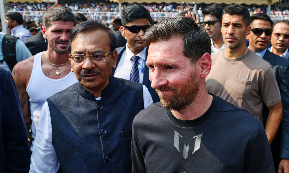 কলকাতার বিশৃঙ্খলার জন্য মেসিকেই দায়ী করলেন গাভাস্কার