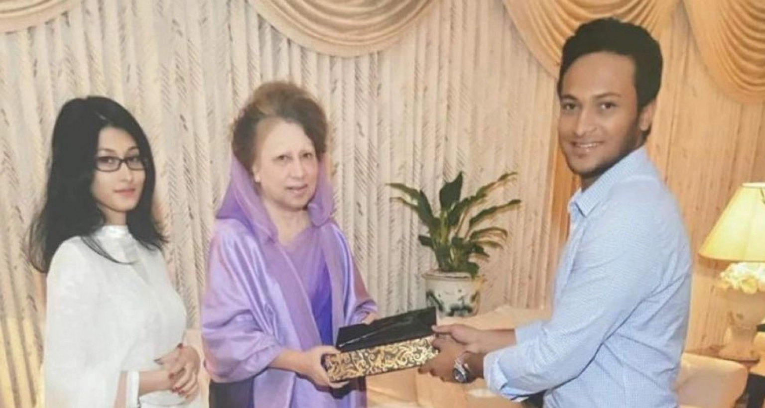 বেগম জিয়ার মৃত্যুতে শোক বার্তায় যা লিখলেন সাকিব