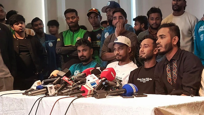 বিসিবি পরিচালক প্রকাশ্যে ক্ষমা চাইলে শুক্রবার থেকেই খেলায় ফিরতে রাজি ক্রিকেটাররা: কোয়াব