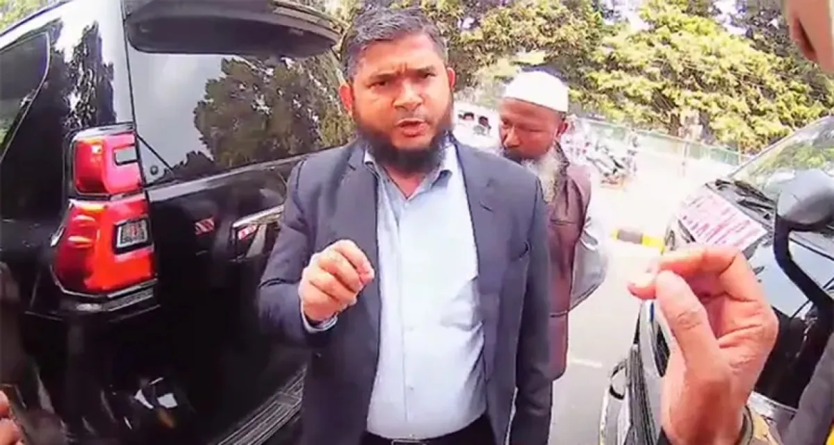 গানম্যান নিয়ে জামায়াত প্রার্থীর ক্যান্টনমেন্ট পার হওয়ার চেষ্টা, অতঃপর…