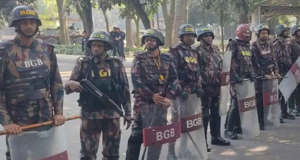 দফায় দফায় সংঘর্ষ, প্রধান উপদেষ্টার বাসভবন এলাকায় ১৪৪ ধারা জারি