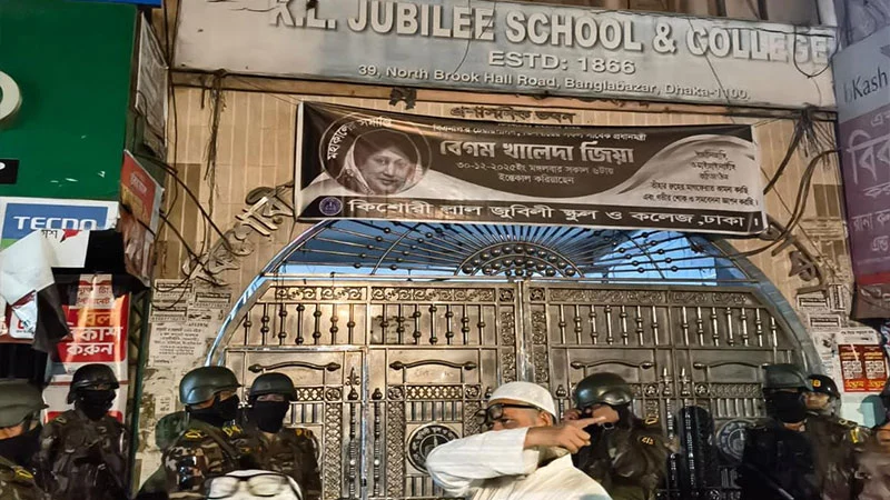পুরান ঢাকায় ভোটকেন্দ্রে হামলা, প্রিসাইডিং অফিসারসহ আহত ৬