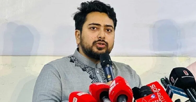 আগামী কয়েক ঘণ্টা সর্বোচ্চ সতর্ক থাকুন: নাহিদ ইসলাম