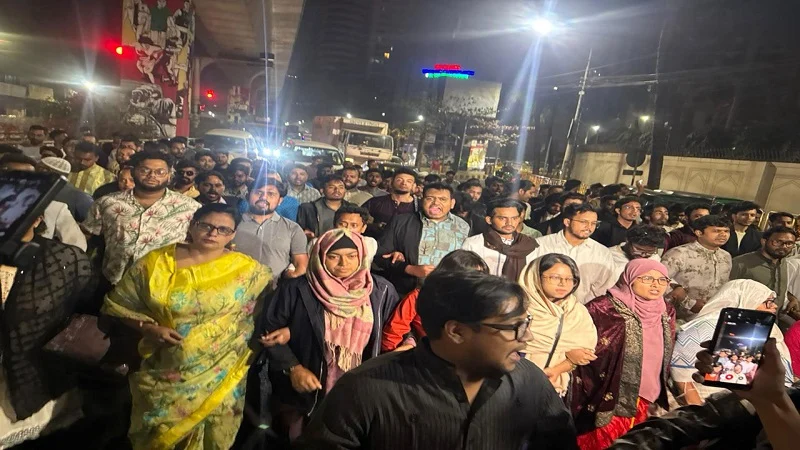 নির্বাচন পরবর্তী সহিংসতার প্রতিবাদে মধ্যরাতে এনসিপির বিক্ষোভ মিছিল