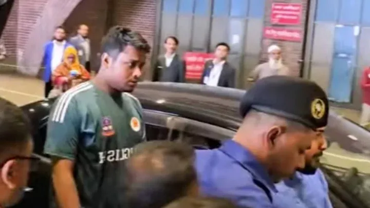 জুলাইয়ের সেই জার্সি পরেই সংসদে হাসনাত আবদুল্লাহ