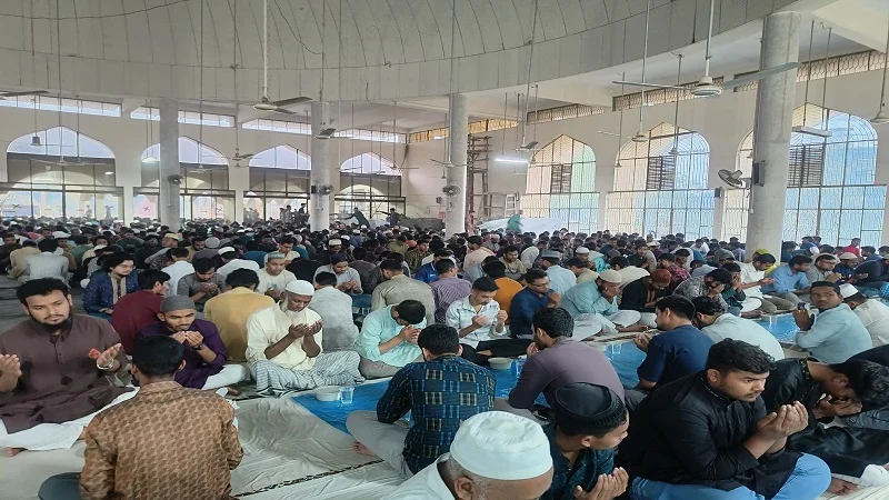 বাকৃবিতে ছাত্রশিবিরের গণ ইফতারে অংশ নিল আড়াই হাজার শিক্ষার্থী
