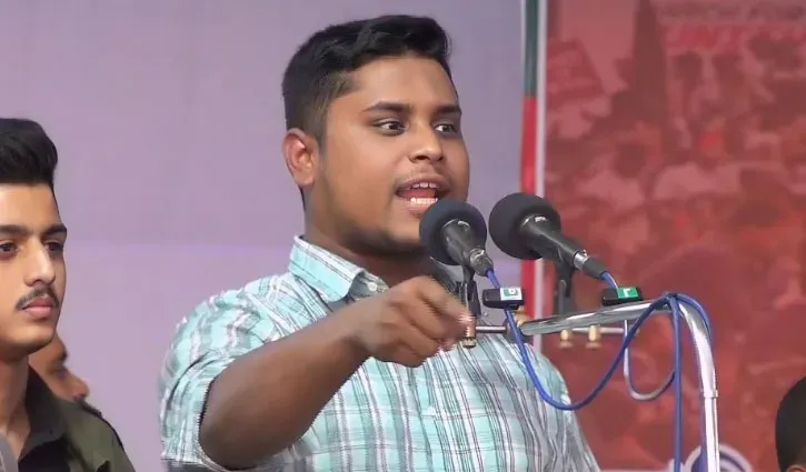 ‘ইনকিলাব জিন্দাবাদ’—এক লাইনের স্ট্যাটাসে ঝড় তুললেন হাসনাত আব্দুল্লাহ