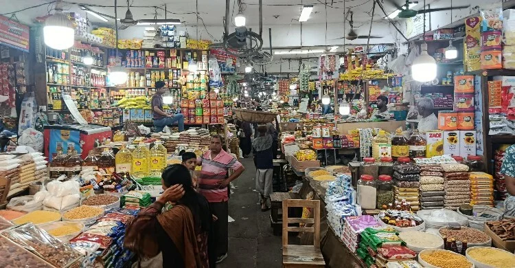 রোজায় কম লাভে পণ্য বিক্রির ঘোষণা কারওয়ান বাজারের ব্যবসায়ীদের