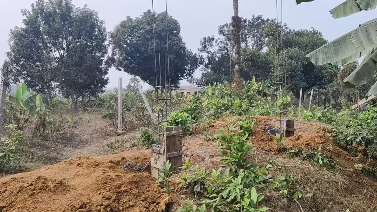 ভালুকায় কারখানার জমি দখলের চেষ্টার অভিযোগ, নির্মাণকাজ বন্ধ করেছে পুলিশ