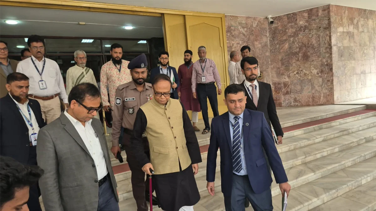 সরানোর খবরে কেন্দ্রীয় ব্যাংক ত্যাগ করলেন গভর্নর আহসান এইচ মনসুর