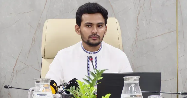 ঘোষণা দিয়ে আওয়ামী লীগকে পুনর্বাসন করা উচিত বিএনপির: আসিফ মাহমুদ