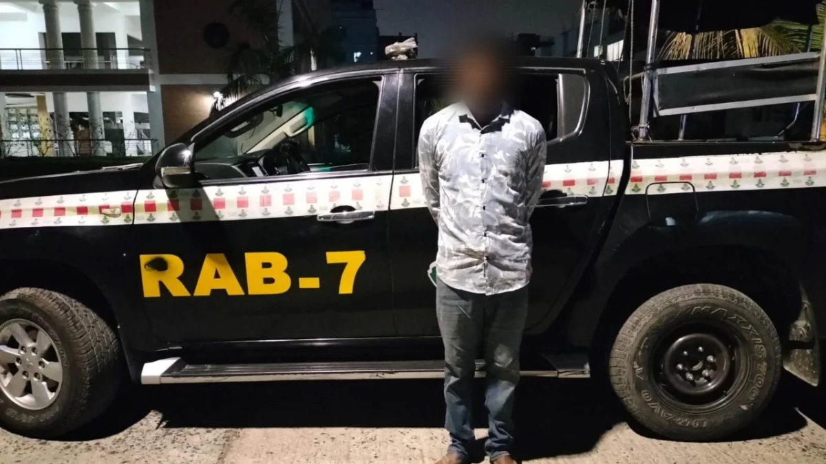 চট্টগ্রামে বিভিন্ন দেশের জাল মুদ্রা সহ কারবারি আটক