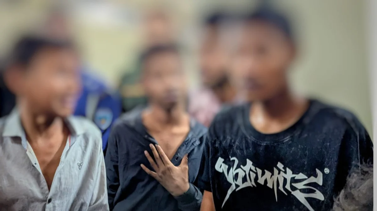 কুবি শিক্ষার্থীদের উপর হামলার অভিযোগে কিশোর গ্যাংয়ের তিন সদস্য আটক