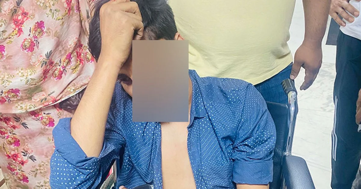 ‘ছাত্রলীগ’ সন্দেহে ঢাবি শিক্ষার্থীকে মেরে পুলিশের দেওয়ার অভিযোগ ছাত্রশক্তির বিরুদ্ধে