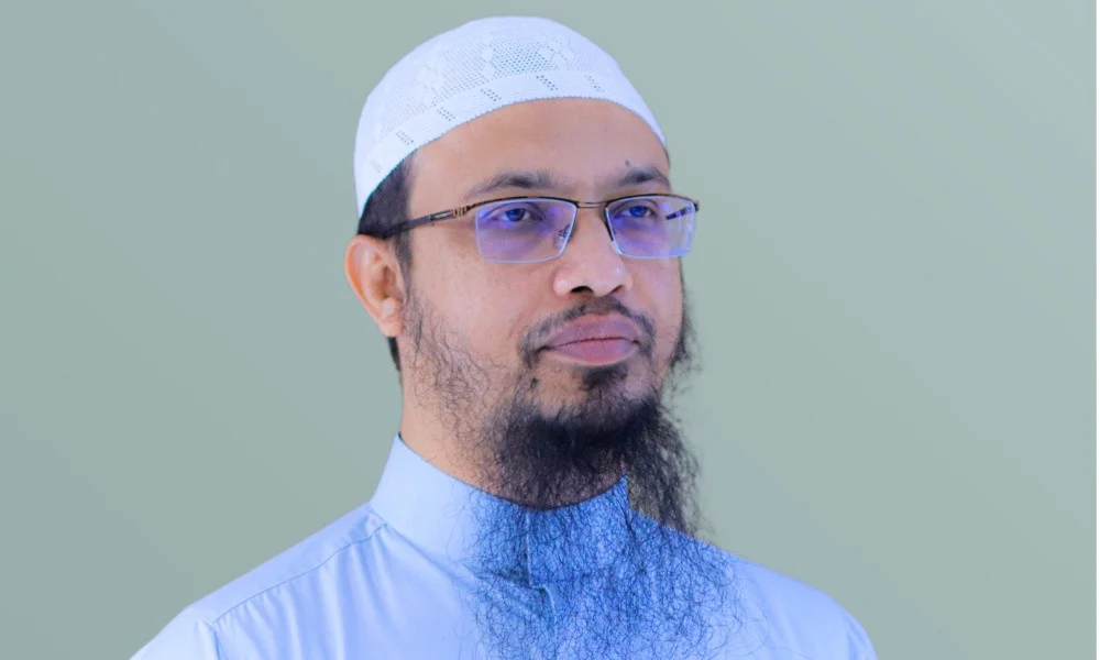 ভাঙাচোরা রাস্তার প্রতিটি মোড় একেকটি মৃত্যুকূপ: শায়খ আহমদুল্লাহ