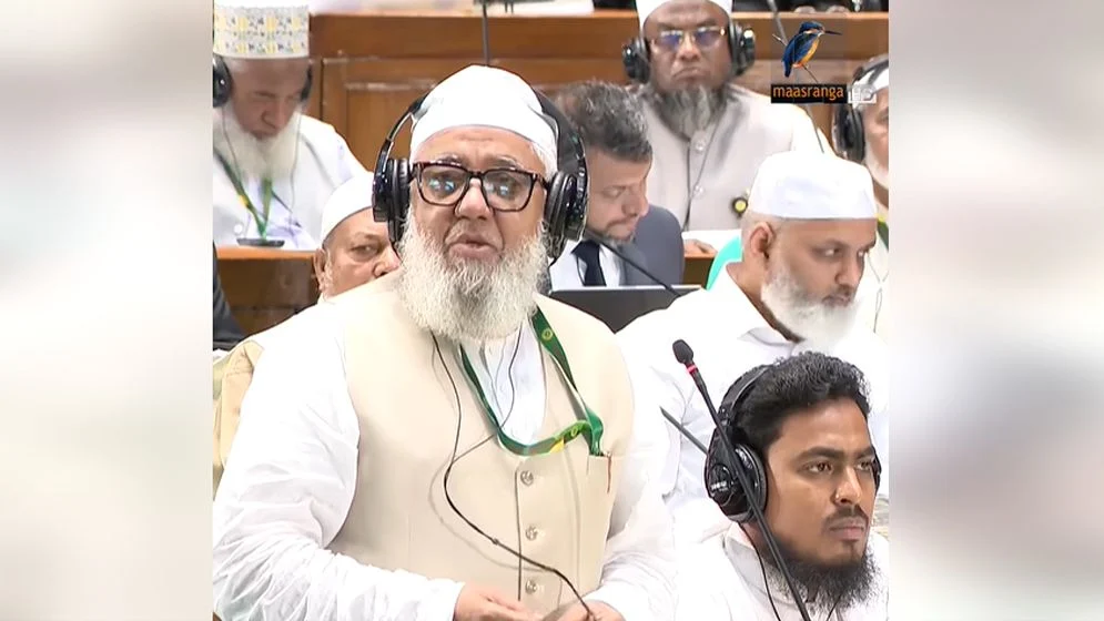 লুটপাট বাহিনীরা খাওয়ার জন্য ‘এতবড় বোঝা’র ব্যবস্থা করেছেন: হেডফোন নিয়ে শাহজাহান চৌধুরী