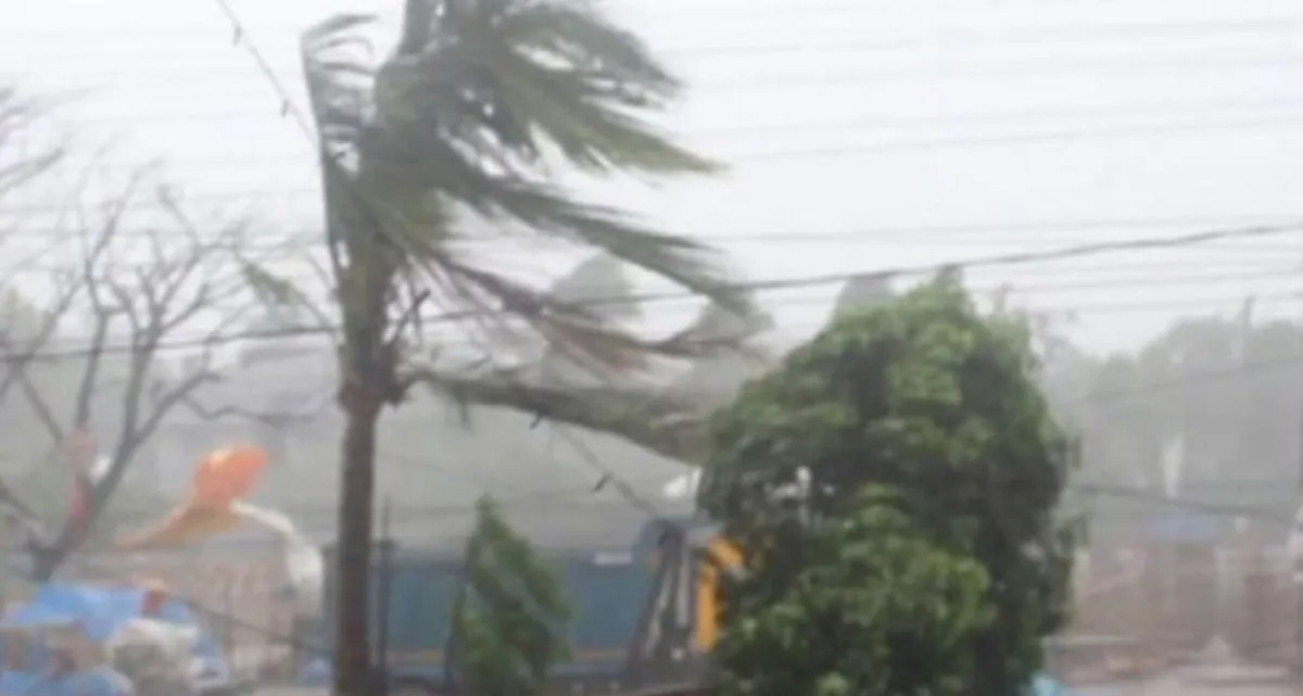 ৪ জেলায় আজ ৬০ কিমি বেগে ঝড়ের শঙ্কা