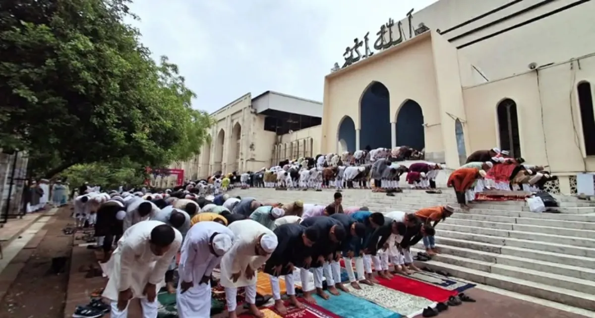 বায়তুল মোকাররমে মুসল্লির ঢল