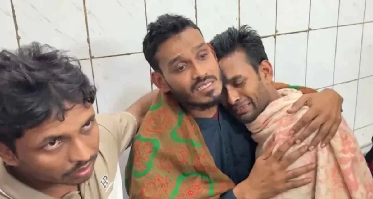 বাসডুবির ঘটনায় বেঁচে যাওয়া যাত্রীর মুখে লোমহর্ষক বর্ণনা!