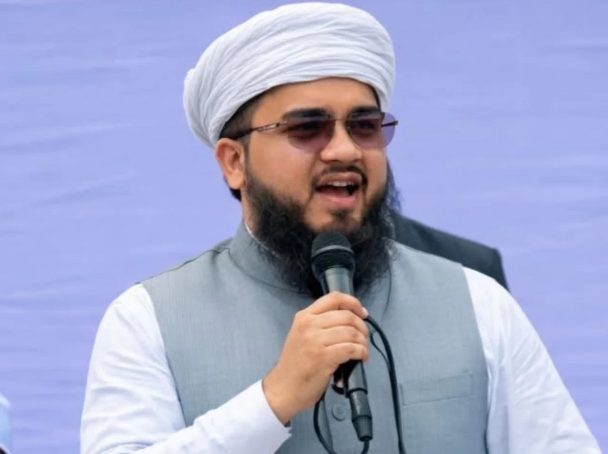 সংসদে নামাজ পড়তে গিয়ে জুতো খোয়ালেন এমপি হানজালা