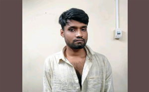 কুবিতে নারী শিক্ষার্থীকে উত্যক্তের অভিযোগে বহিরাগত আটক, মুচলেকা নিয়ে পরিবারের কাছে হস্তান্তর