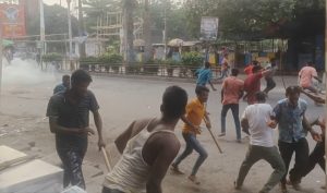 রাজশাহীতে ইউনিয়নের কার্যালয় দখলে ককটেল ও অস্ত্রের মহড়া, ভাঙচুর