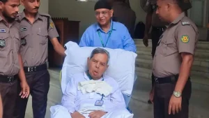 স্ত্রী দীপু মনিকে দেখতে হুইল চেয়ারে করে ট্রাইব্যুনালে তৌফীক নওয়াজ