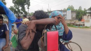 সাতক্ষীরায় চলাচ‌লের রাস্তা নি‌য়ে বিরোধ, নারীসহ ৫ জন রক্তাক্ত জখম