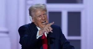 ভারতের মানুষ শুধু সন্তান জন্ম দিতে যুক্তরাষ্ট্রে আসে: ট্রাম্প