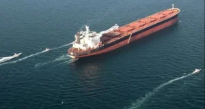 ফরাসি জাহাজে হামলা, ইরানি পতাকাবাহী জাহাজ আটক