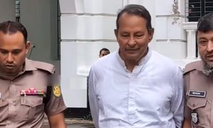 টেনশন কইরেন না আমরা আছিতো স্যার : ইনুকে দুই পুলিশ সদস্য