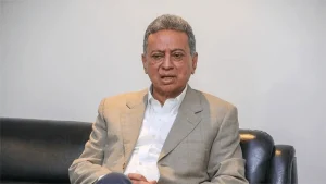 ব্যাংকগুলো ‘খালি হয়ে গেছে’: অর্থমন্ত্রী আমির খসরু