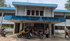 ডিমলা উপজেলা স্বাস্থ্য কমপ্লেক্সে সিন্ডিকেটের থাবা: অতিরিক্ত অর্থ ছাড়া মিলছে না সেবা!