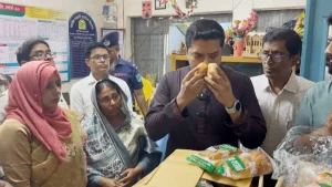 স্কুলের খাবারে গন্ধ পেলেন প্রতিমন্ত্রী, ল্যাবে পাঠালেন স্যাম্পল